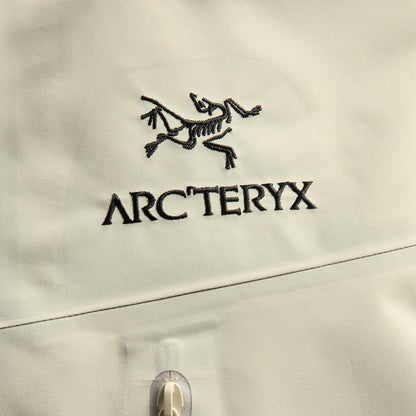 Arc'teryx Alpha SV Jacket - Sea Salt / Black
