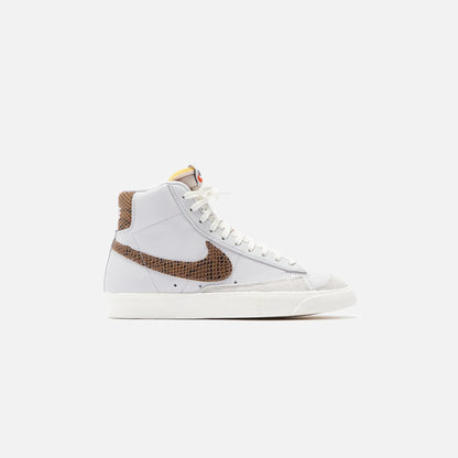 Nike Blazer Mid '77 - Vintage Reptile / Vast Grey / Metallic Red